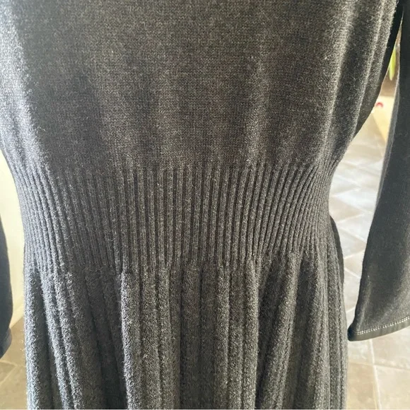 Neiman Marcus, Gray sweater dress, Size Small with faux leather trim at cuffs - Picture 6 of 9